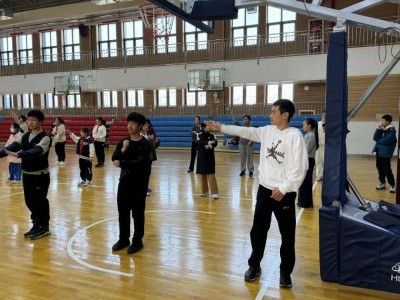 开云体育中国-篮球裁判在球赛中发挥重要作用,维护比赛公平