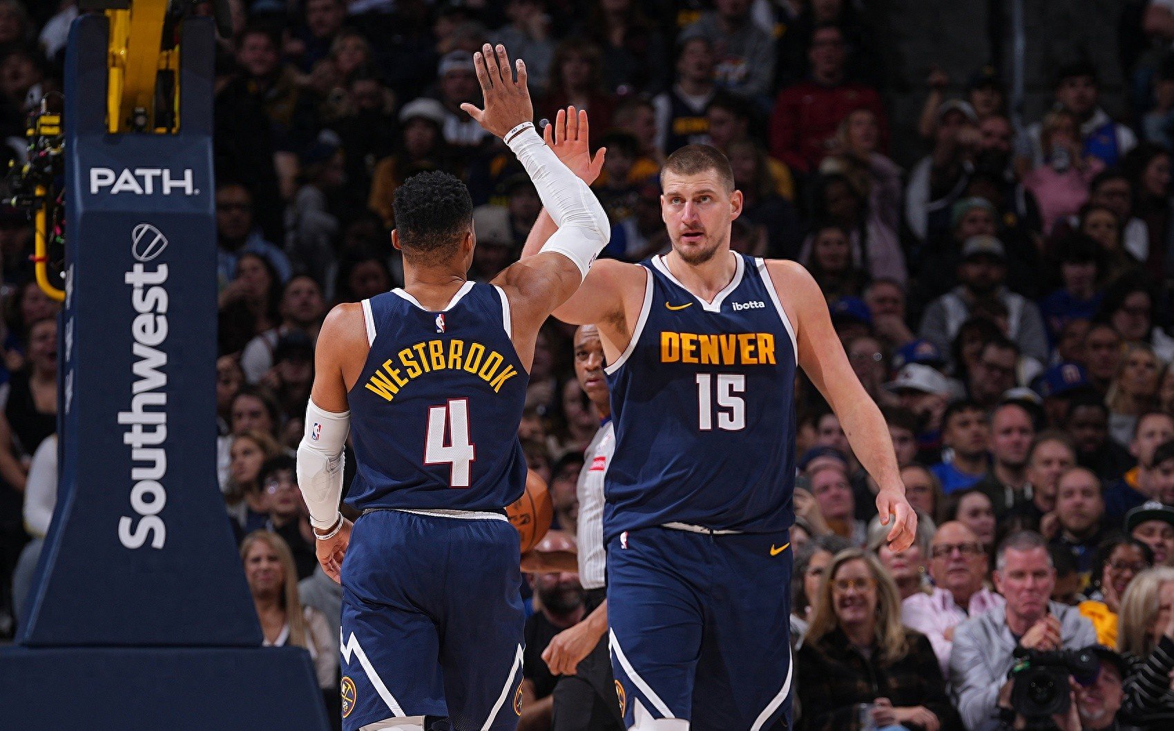 NBA常规赛再掀风波精彩比赛打破记录赛季仍未谢幕的简单介绍