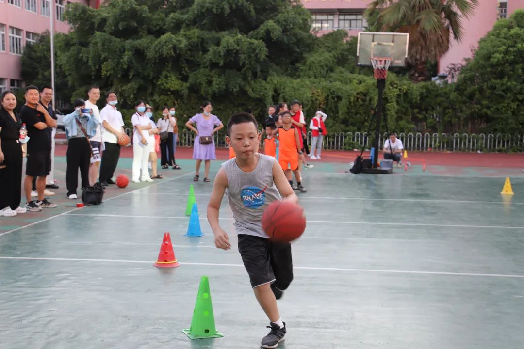 关于精英篮球夏令营为青少年提供更多机会的信息