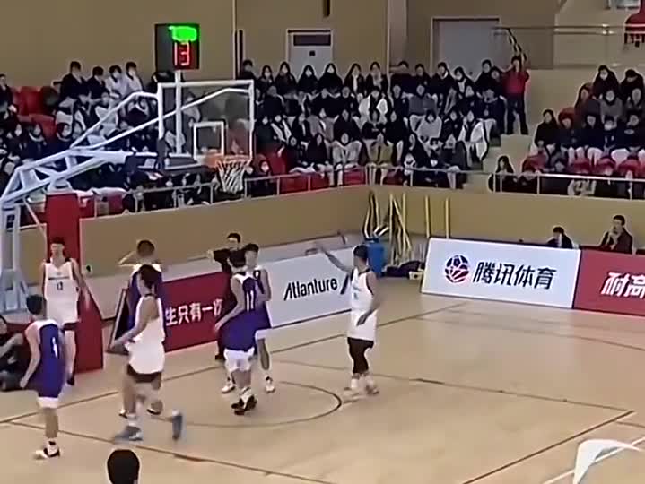 残暴大帽引爆现场气氛，主队士气高涨的简单介绍