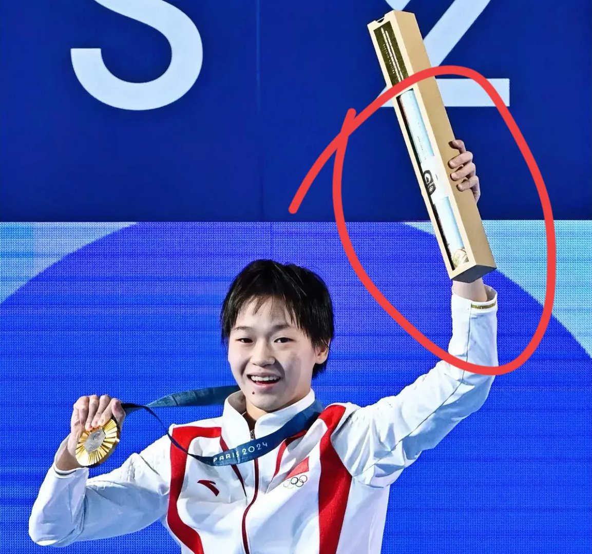 卢森堡女子举重选手刷新世界纪录