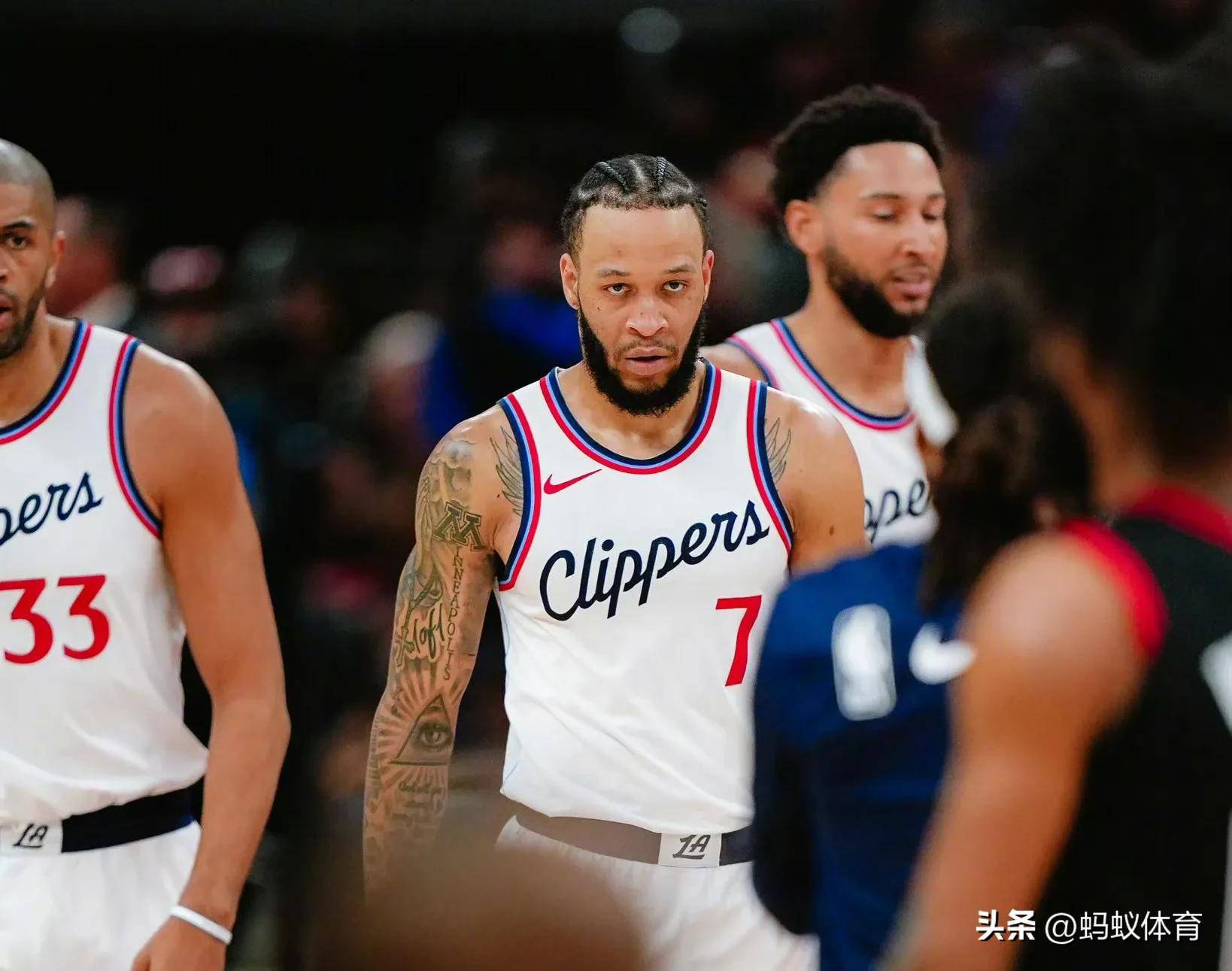 尼克斯惨败快船，伊巴卡砍下35分