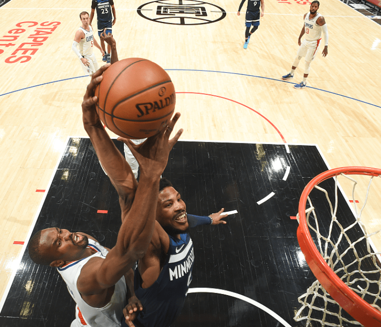 关于快船大胜雄鹿，乔治连续砍30+10的信息