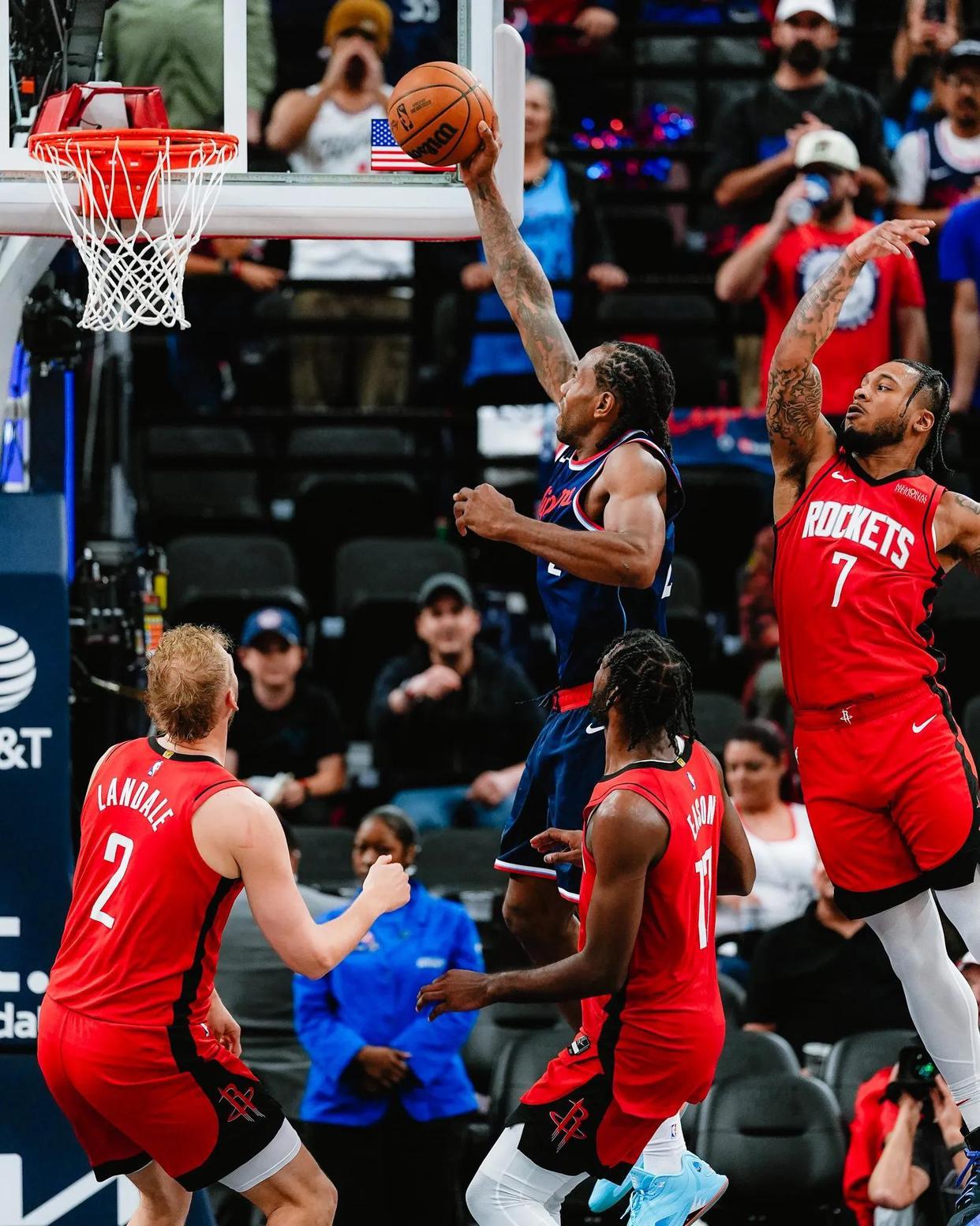 关于快船大胜雄鹿，乔治连续砍30+10的信息