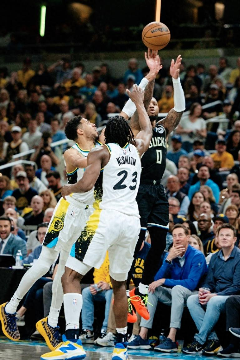 雄鹿战胜活塞，继续领跑东部