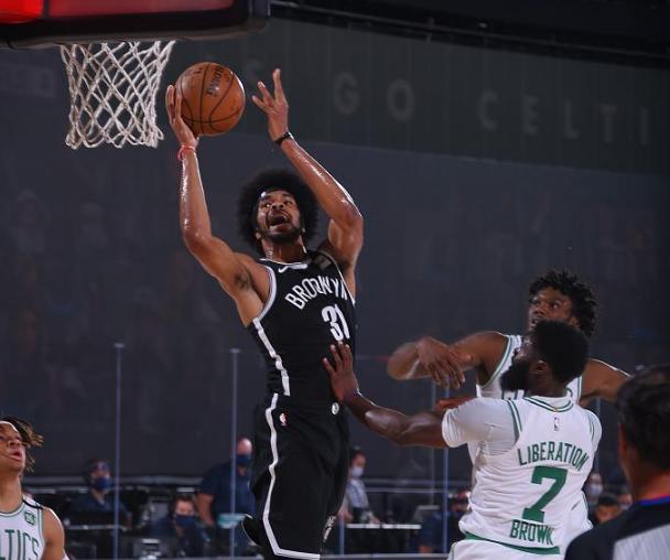 雄鹿逆转篮网，米德尔顿狂砍40分