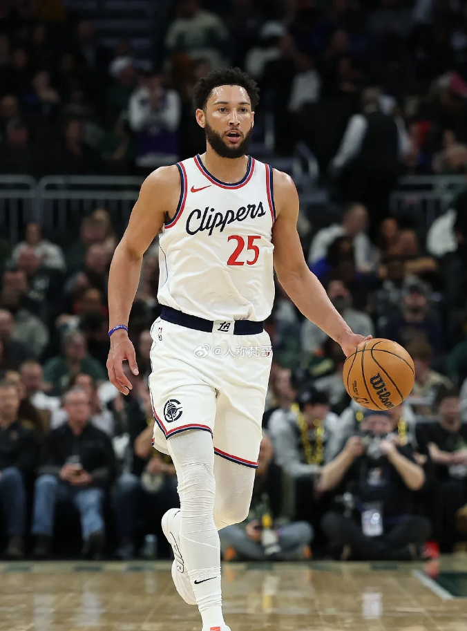 国王完胜篮网B队,西蒙斯高光表现 国王完胜篮网B队,西蒙斯高光表现