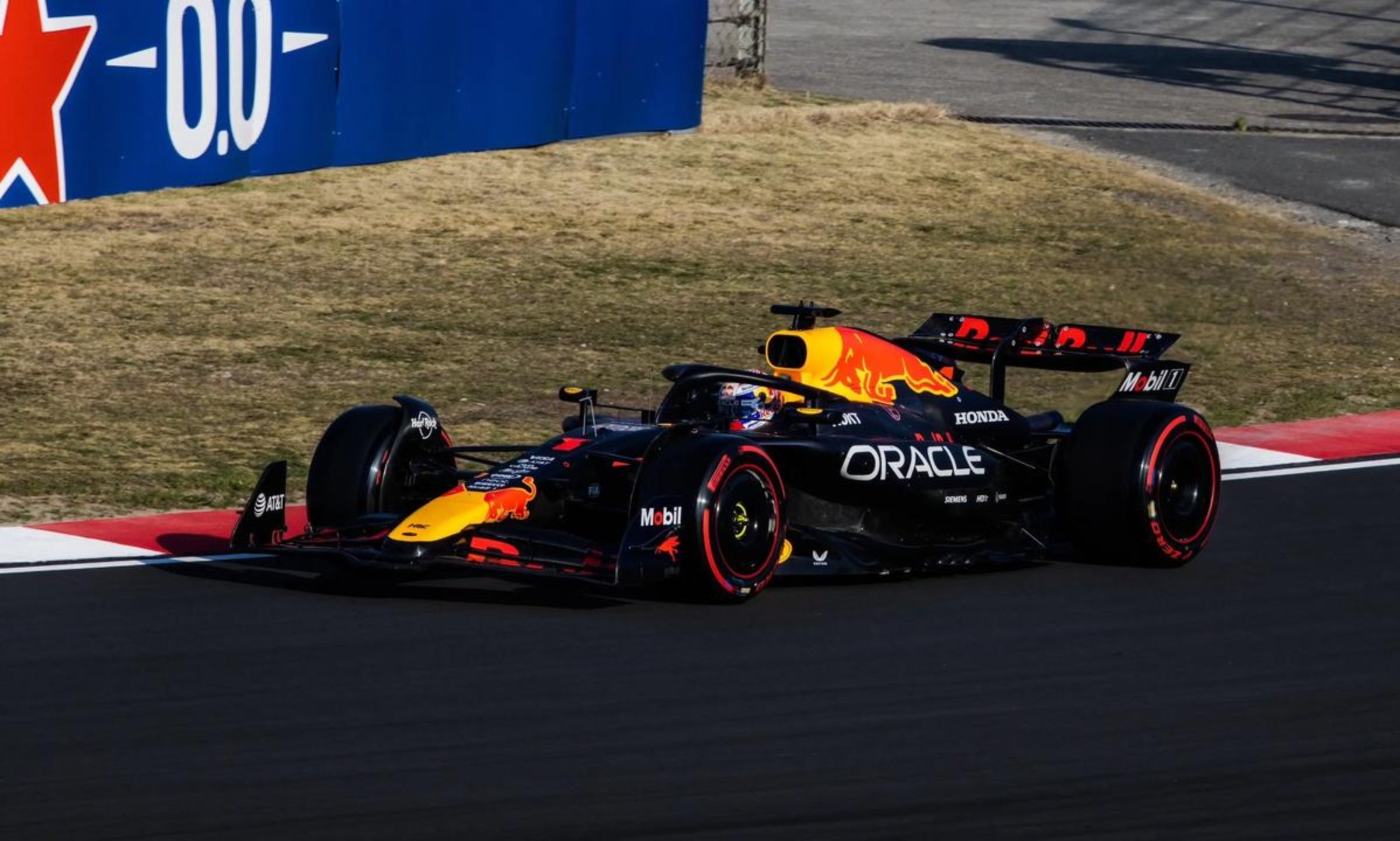 红牛二队碾压索伯车队，维斯塔潘关键制胜