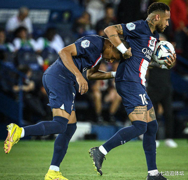 莱比锡红牛横扫那不勒斯，内马尔扛起全队