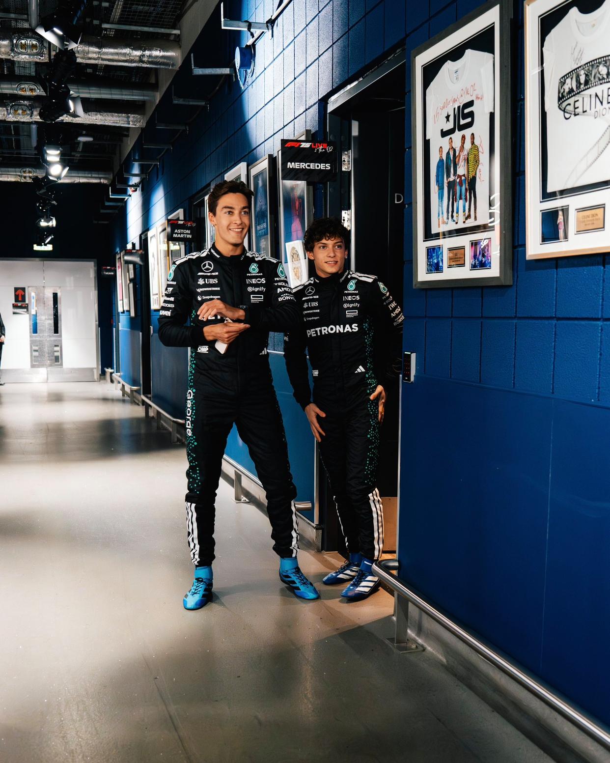 阿斯顿马丁鏖战红牛二队，拉塞尔关键制胜