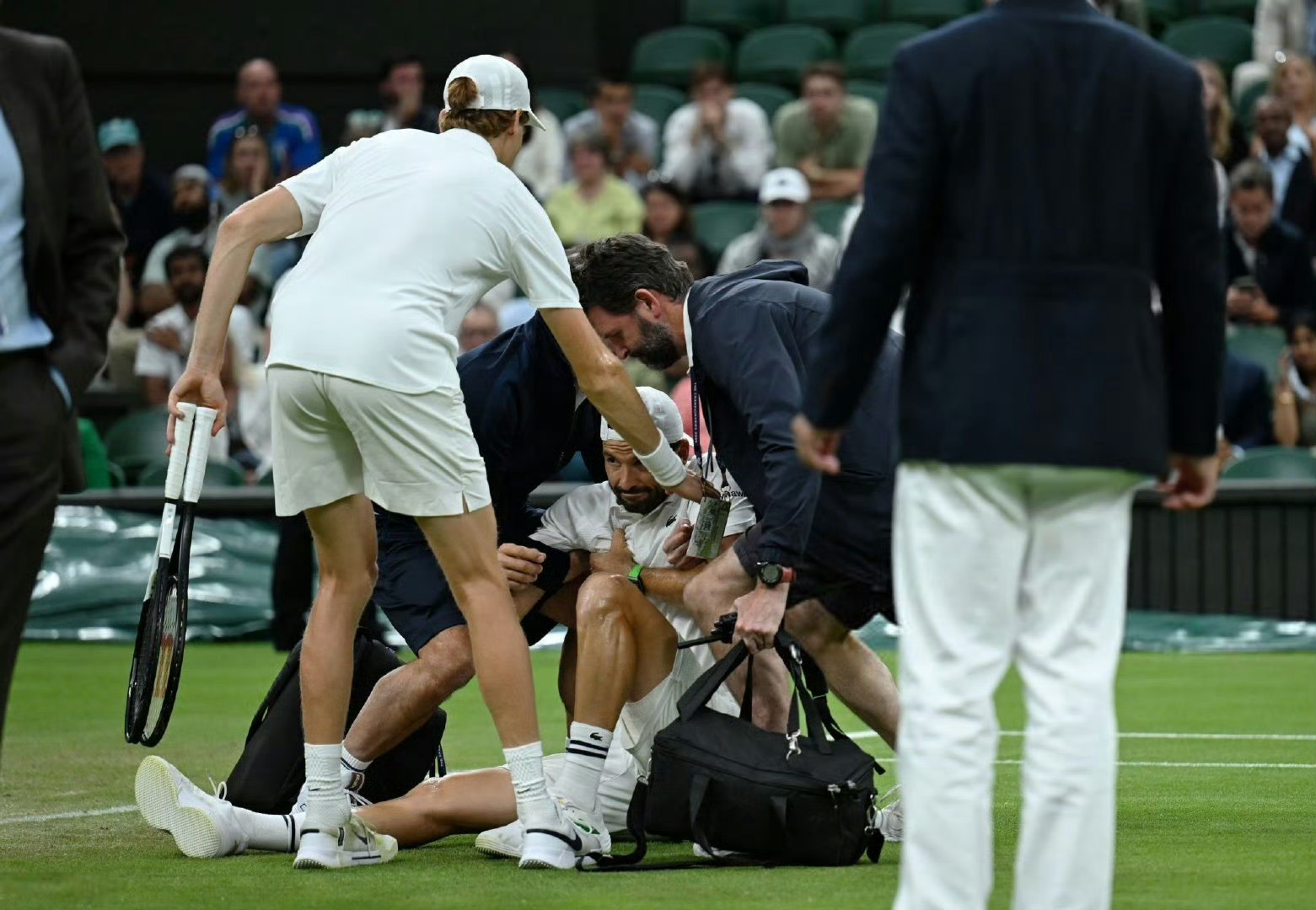 拉沃尔杯险胜美网，辛纳状态火热