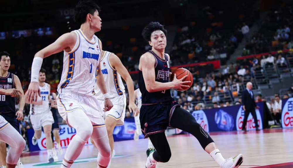 山西队完胜北京队,范弗利特状态火热 山西队完胜北京队,范弗利特状态火热