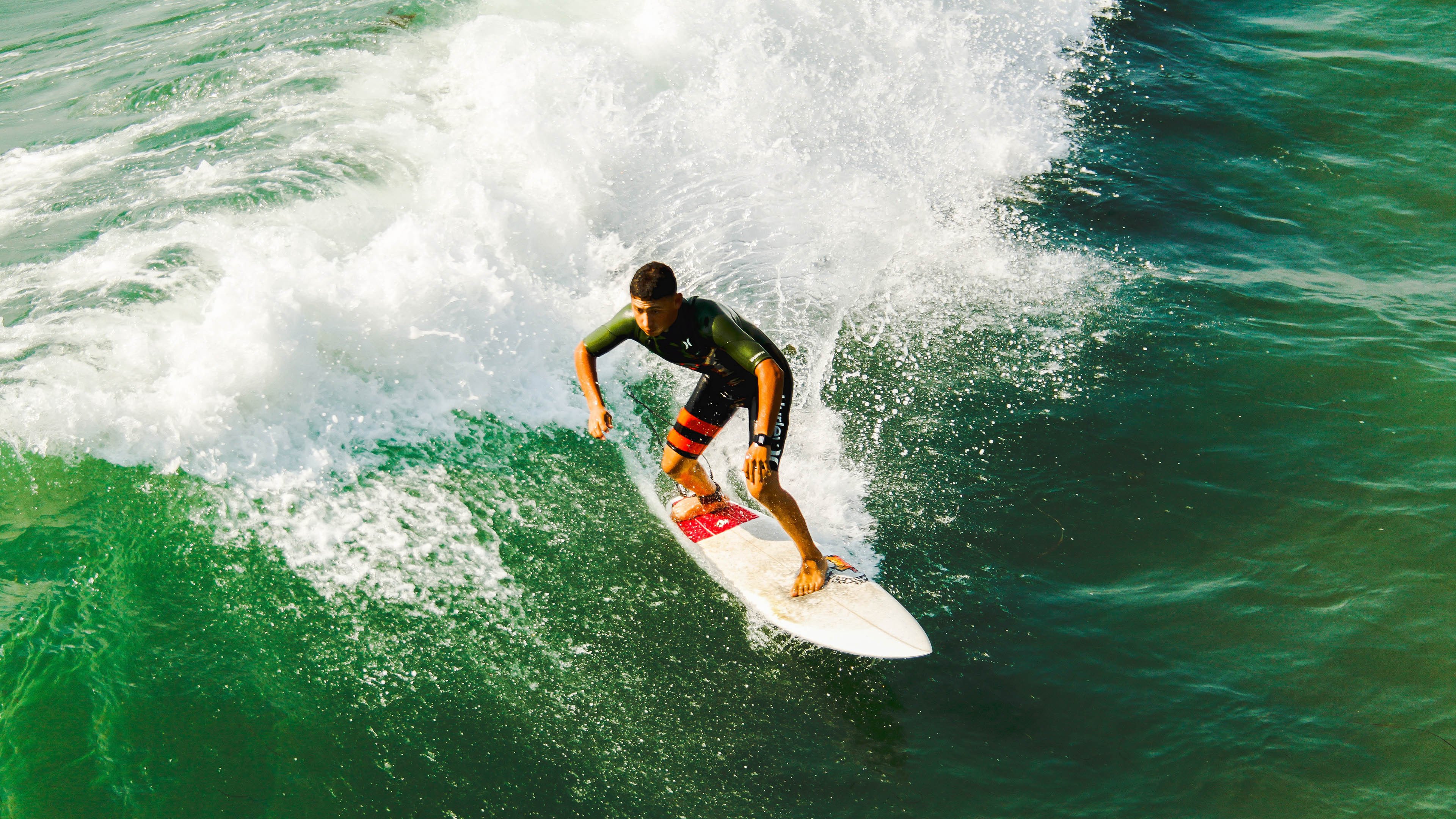 太阳升起时，爱德华兹证明舞台越大他越强