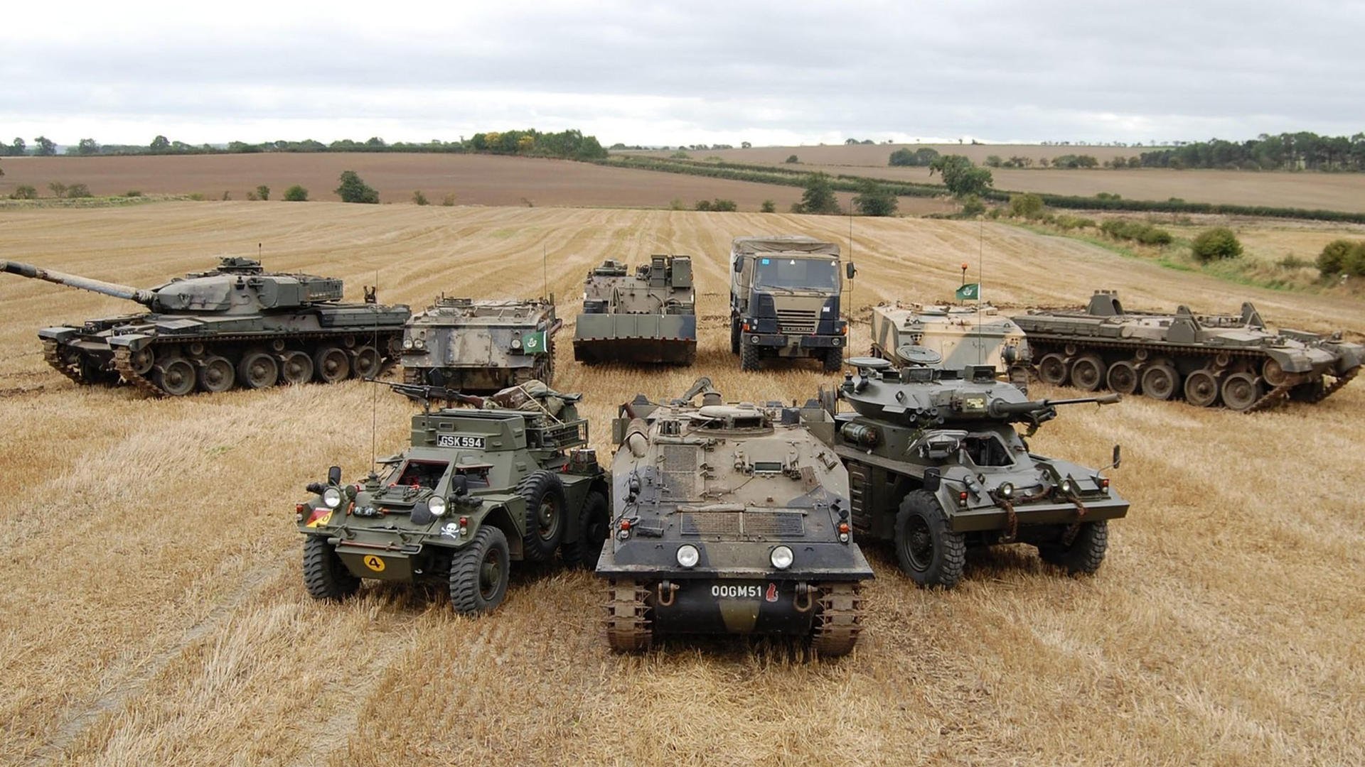 骑士强势晋级尼克斯，克莱在德甲争冠战接管比赛，篮球全球盛宴的双重奏