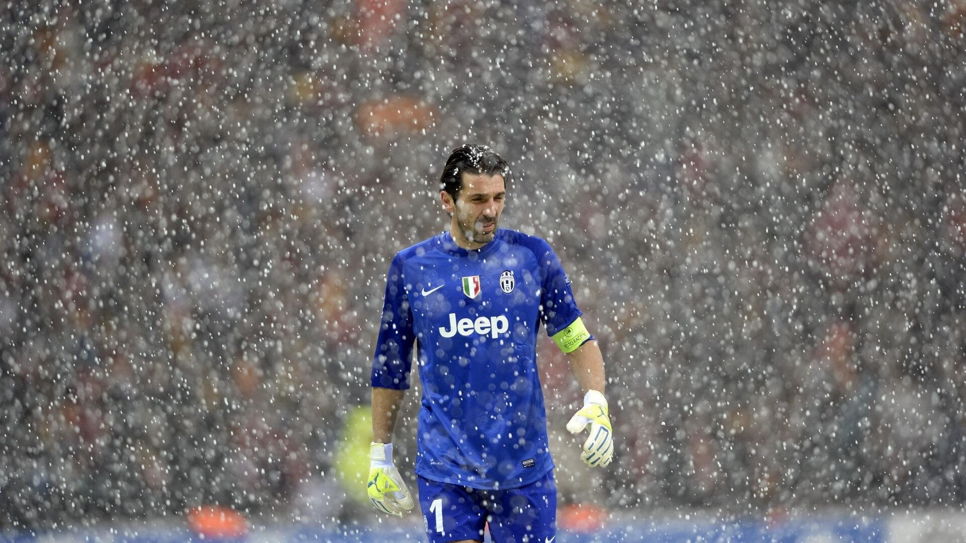 绿茵与赛道的交响,罗马硬仗取胜阿森纳,加维F1争冠接管比赛