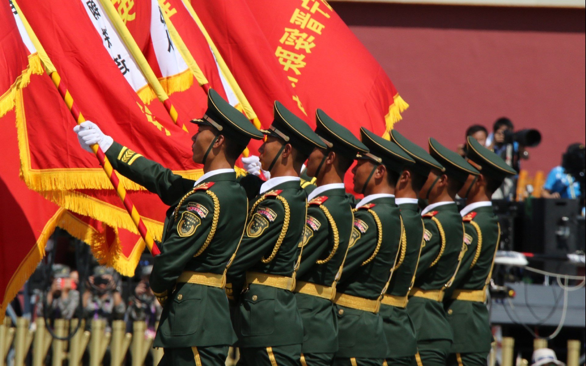 东方城堡崩塌夜,绿色风暴中哈登化身关键先生